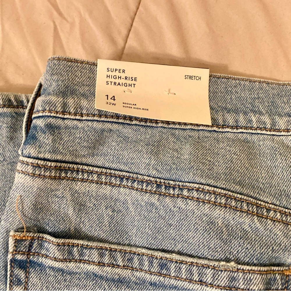 Light Wash Denim Jeans - Picture 5 of 5